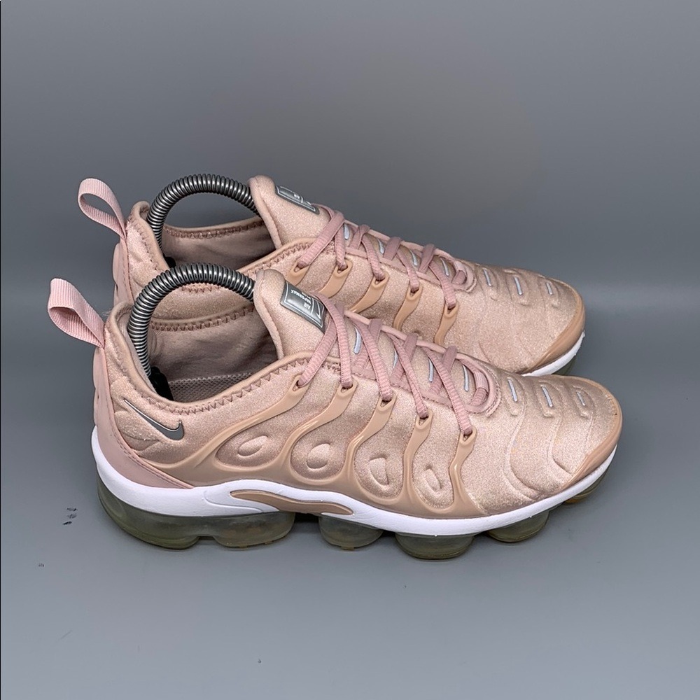 Nike Air VaporMax Plus Pink Oxford DM8327-600 Women's‎ Sz 8.5
